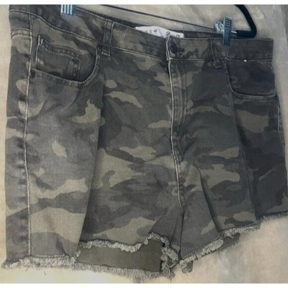 Camoflage Khaki Denim High-Waisted Distressed Frayed Hem Cut Off Shorts Size 12 - Picture 7 of 12